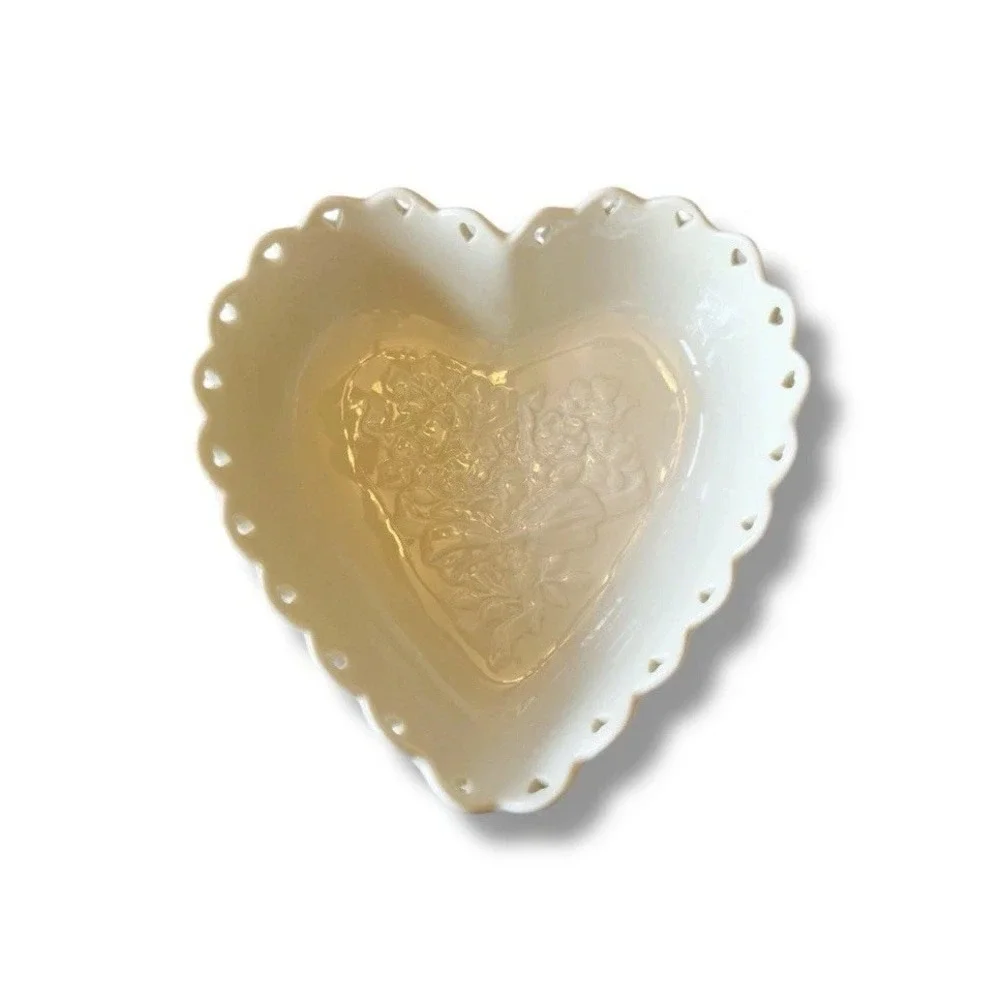 Longaberger 2004 Sweetest Heart White Ceramic Heart Shaped Bowl Dish Red Ribbon